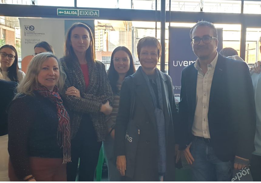 Visita de la Rectora al stand UVemprén